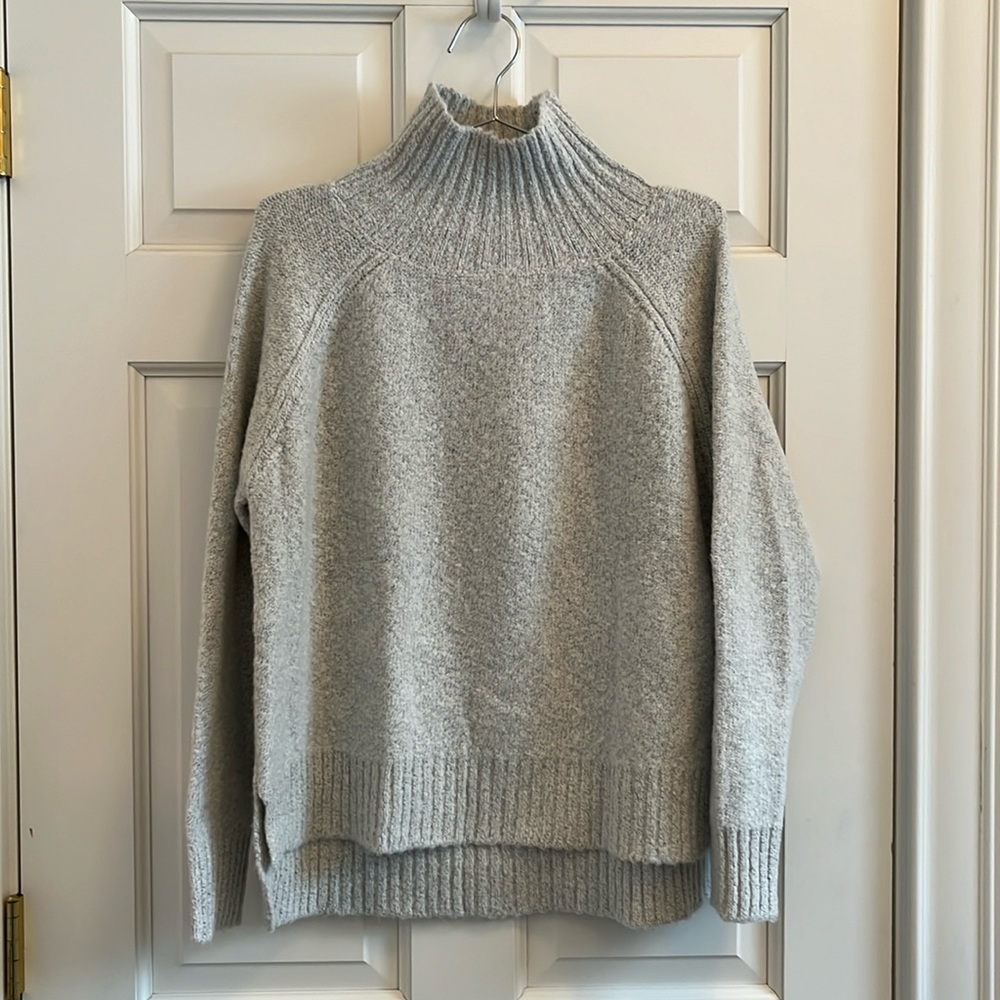 NWOT Gilli Sweater